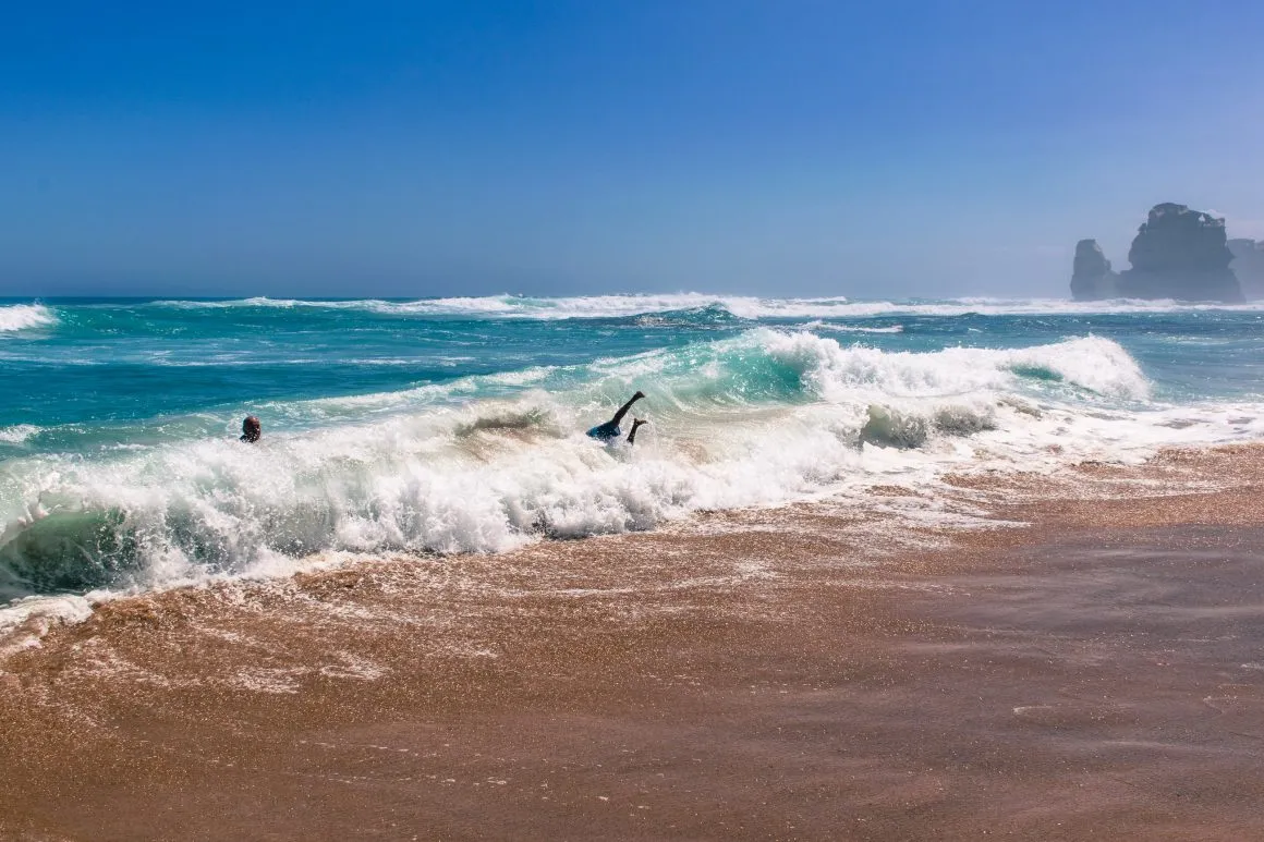 se pueden apreciar la cabeza de J y los palitroques de Percy